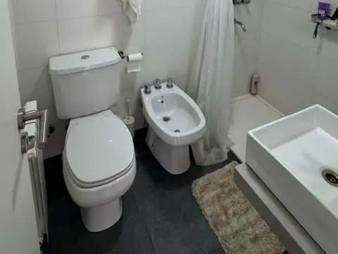 2 ambientes, balcón con grill, Balcarce 1355.