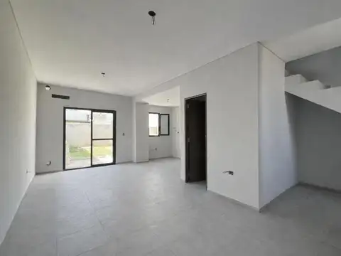 DUPLEX EN VENTA 2 DORM 2 BAÑOS EN VALLE CERCANO - LA AMISTAD