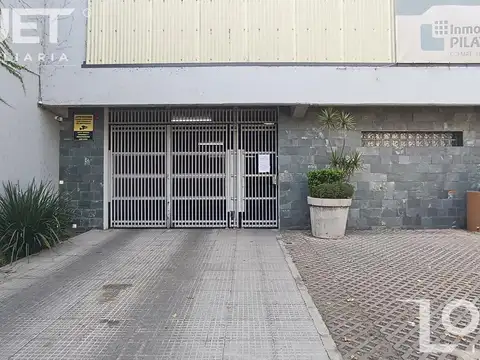 Cochera en 2° piso en alquiler -A metros de Bvar Pellegrini-