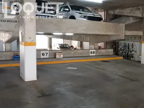 Cochera en 2° piso en alquiler -A metros de Bvar Pellegrini-