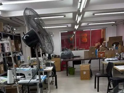 Gran deposito con oficina
