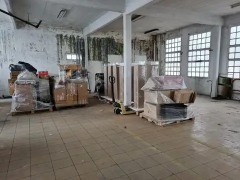 SE VENDE DEPOSITO MUY BUENO 1300 m2