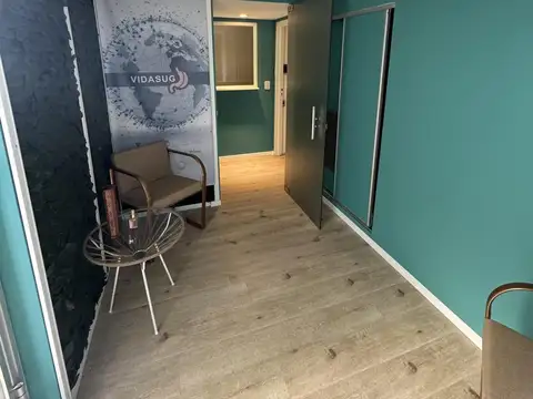 Oficina 80 m2 Pico entre Libertador y 11 de Septiembre Edificio Corporativo