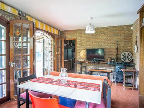 Casa 5 ambientes con 2 baños