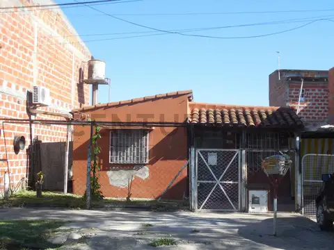 15 a e/ 461 y 461 a 1400, Piso 0