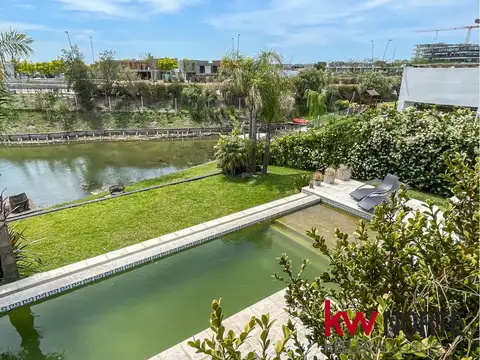 Casa 5 ambientes con 4 baños