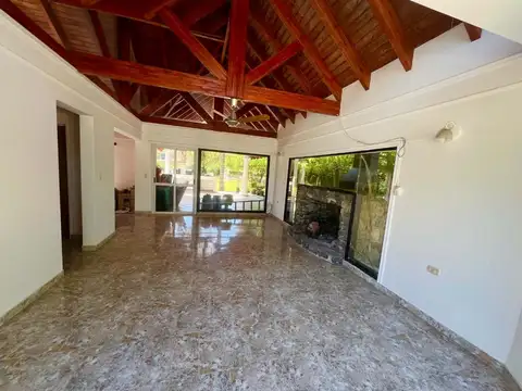 Casa 6 ambientes con 4 baños