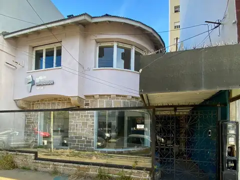 Alquiler de amplio Local en plena estación de Lanús Este!