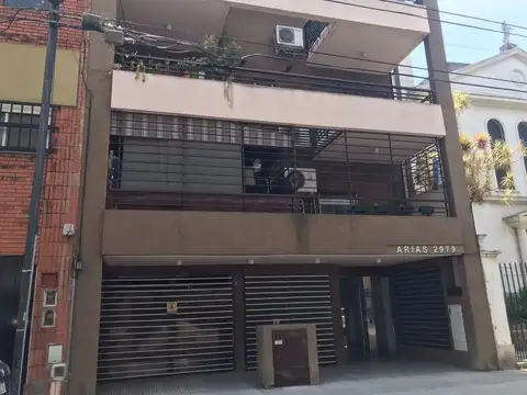 COCHERA CUBIERTA EN VENTA - INTERNAMENTE FIJA EN PLANTA BAJA