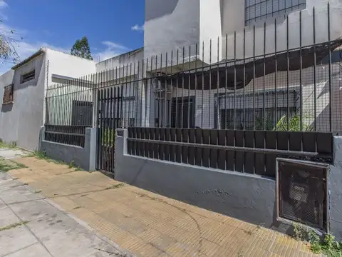 VENTA CASA 3 AMB + DPTO MONOAMB + GALPON . TABLADA