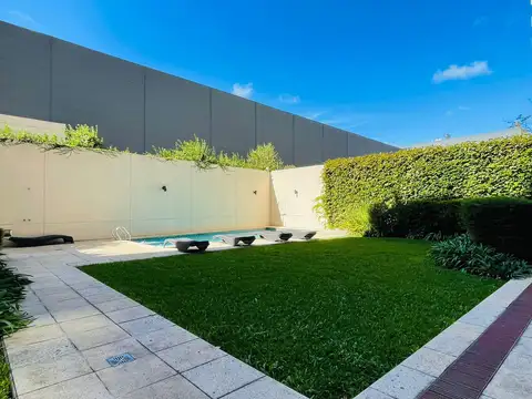 Fray J S M de Oro al 2700 entre Av Cerviño y Juncal