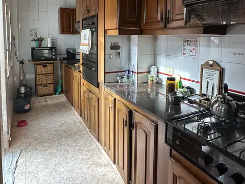 Casa 5 ambientes con 1 baño
