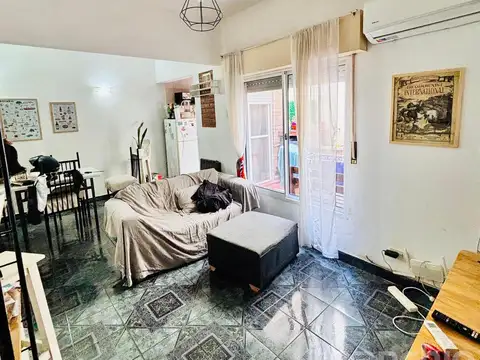 Venta Amplio PH Un Dormitorio en Zona Centro