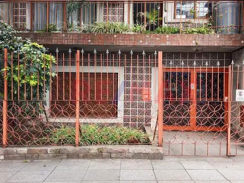 VENTA CASA EN PALERMO. COCHERA, PATIO, QUINCHO