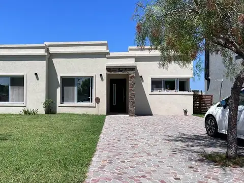 Casa  en Venta en San Ramiro, Pilar del Este, Pilar