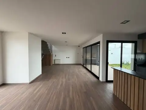 Casa 5 ambientes con 2 baños