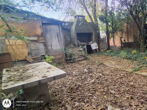 Lote con casa en venta en Benavidez para refacción