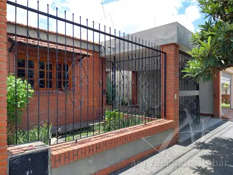 Casa de 4 dormitorios en Barrio Intersindical