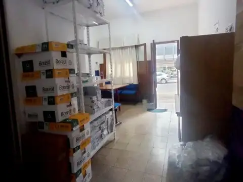 LOCAL / DEPÓSITO EN PLANTA BAJA DE 3 AMBIENTES EN PICHINCHA