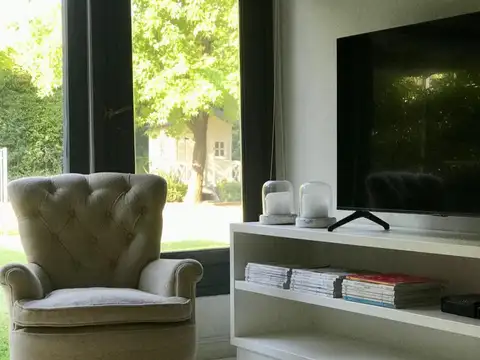 Casa 5 ambientes con 4 baños