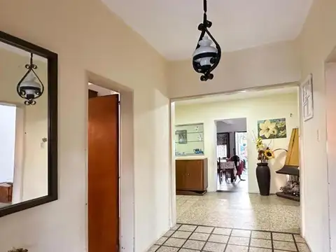 Casa 5 ambientes con 2 baños