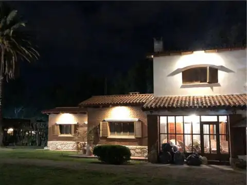 Elegante Residencia  en Venta , con excelente ubicación. Importante casa para inversión
