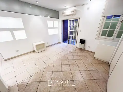 Hermoso Monoambiente/Oficina c/ patio en planta baja - Apto Profesional - 42m2