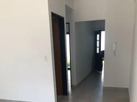 Depto Tipo Casa en Venta en Castelar Norte, USD 80.000