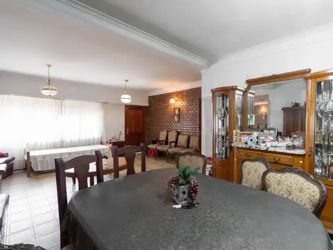 Casa 5 ambientes con 1 baño