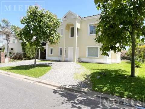 Casa en alquiler anual sin muebles en Los Sauces, Nordelta