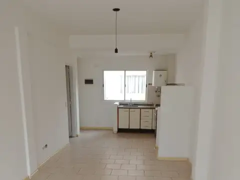 MONOAMBIENTE AMPLIO Y SUPER LUMINOSO A PASOS DE RIVADAVA