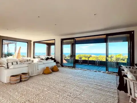 Casa en Venta con 3 cocheras