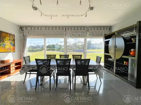 Casa 7 ambientes con 10 baños