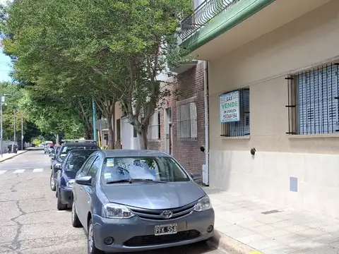 DUEÑO DIRECTO SIN COMISIÓN.TODO EN PLANTA  BAJA Y AL FRENTE. A ESTRENAR. LIVING Y COMEDOR 9 METROS, COCINA INDEPENDIENTE.2 DORMITORIOA. 2 BAÑOS COMPLETOS.PATIO.LAVADERO. BUENA DISTRIBUCIÓN Y LUZ. ESC UCHO OFERTAS RAZONABLES. GRAN OPORTUNIDAD