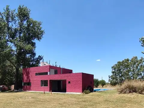 Casa 4 ambientes con 3 baños