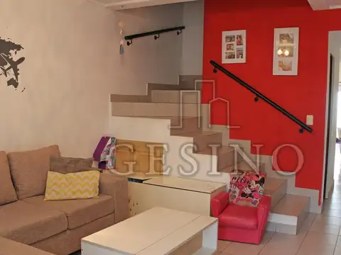 Depto Tipo Casa en Alquiler de 4 ambientes