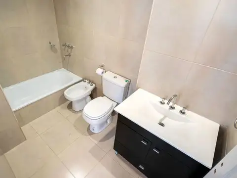 PH MULTIFAMILIAR  s/expensas.1er piso. Terrazas. 8 ambientes. Reciclado. Estrenar.