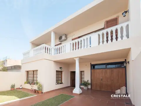 Venta / Permuta - Casa 4 dormitorios con piscina y cocheras - La Florida, Rosario.