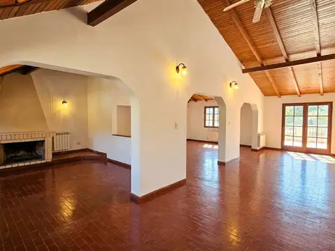 Casa 6 ambientes con 3 baños