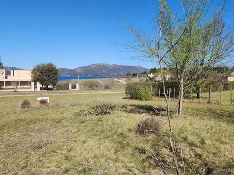 AV  MALVINAS ARGENTINAS POTRERO DE GARAY 100