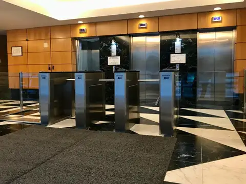 Oficina en Alquiler con 10 cocheras