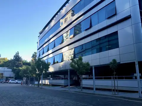 Oficina en Alquiler con 10 cocheras