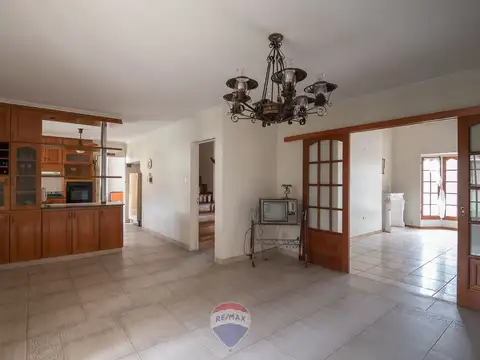 Casa en Venta con 3 cocheras