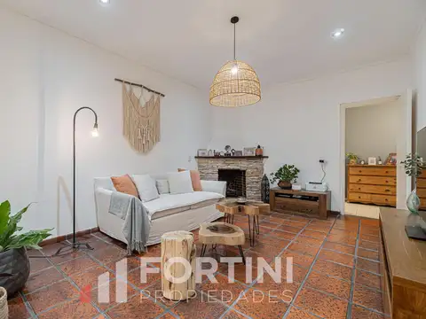 Casa 5 ambientes con 2 baños