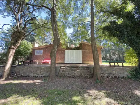 VENTA CASA QUINTA PILETA UNCAS AMPLIO LOTE TANDIL