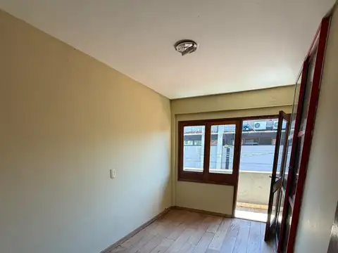 CASA EN VENTA EN ESQUINA DE 3 DORMITORIOS - COSTANERA - 3 PLANTAS (CF1420)