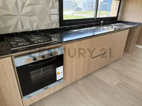 Casa 5 ambientes con 3 baños