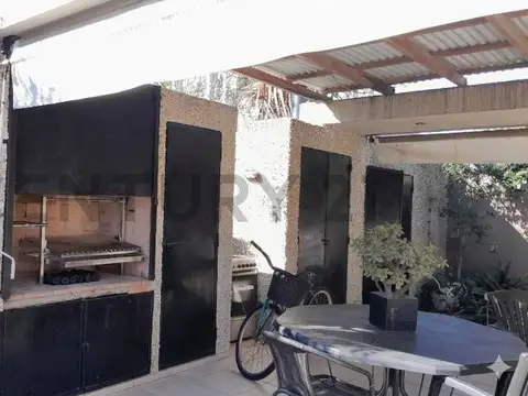 Casa en alquiler de 3 dormitorios en Gonnet