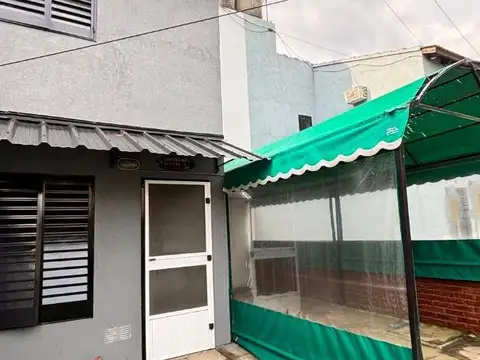Depto Tipo Casa en Alquiler de 3 ambientes