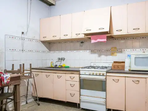 Casa 8 ambientes con 3 baños